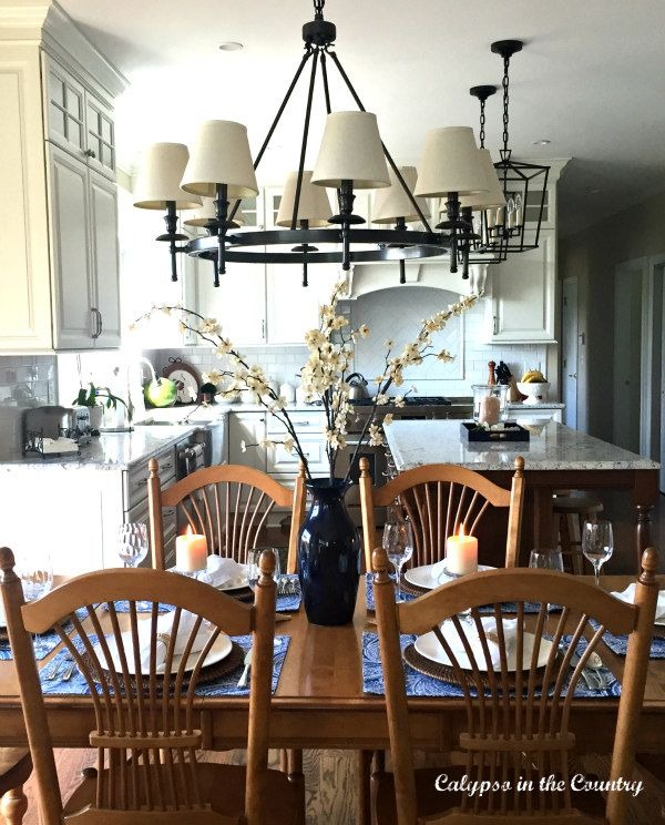 Cozy Breakfast Nook with Cushioned Seating