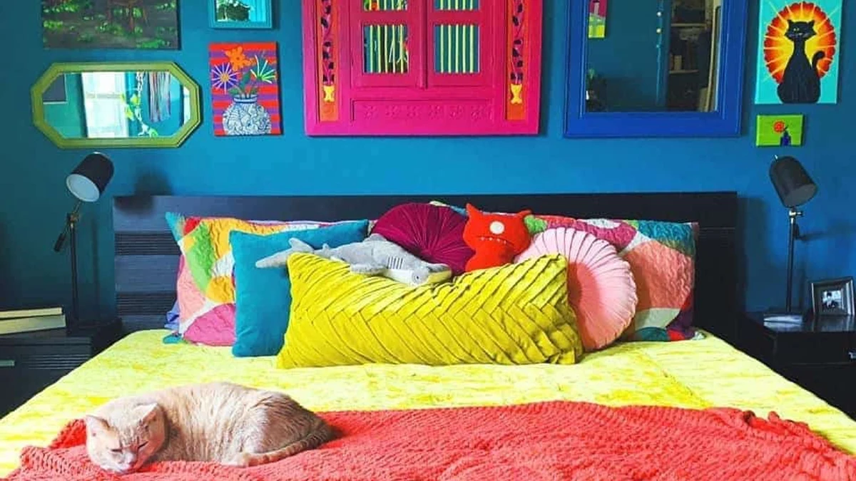 20 Inspiring Maximalist Bedroom Decor Ideas to Try Hero
