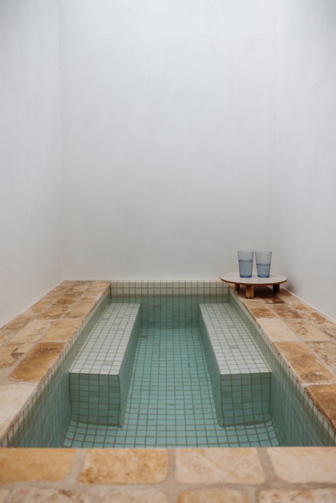 5. A Plunge Pool with Built-In Bench Seating for Social Lounging